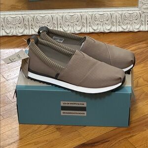 TOMS Men's Tan Slip-On Loafers